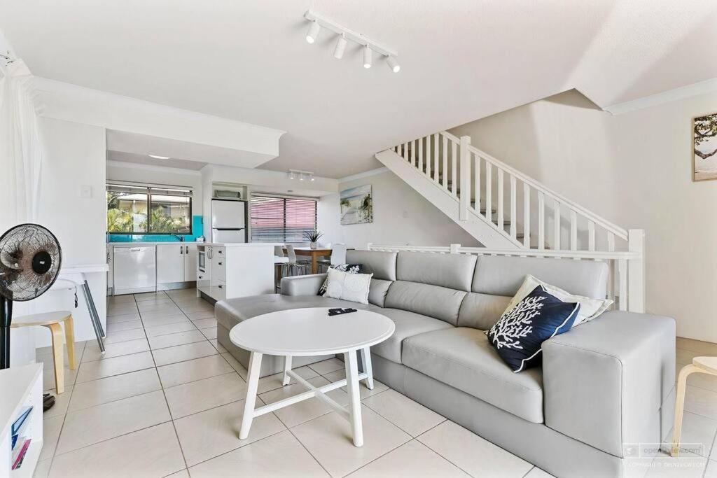 Coastal Breeze! Apartment